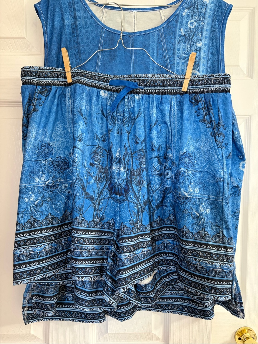 Blue Floral-Print Sleeveless Tank Top - Picture 3 of 4